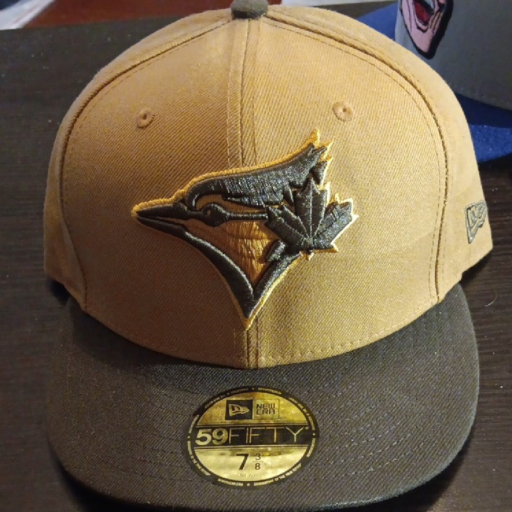 Toronto Blue Jays New Era Tan and Brown Fitted Hat Size 7 3/8 - Picture 1 of 3